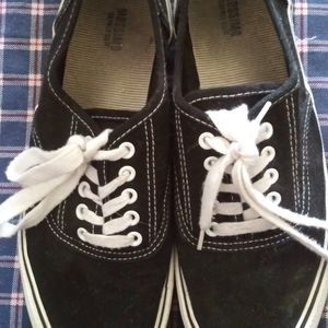 Mossimo canvas sneakers black size 9